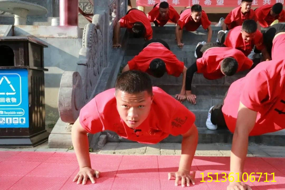 嵩山少林武校俯卧撑训练